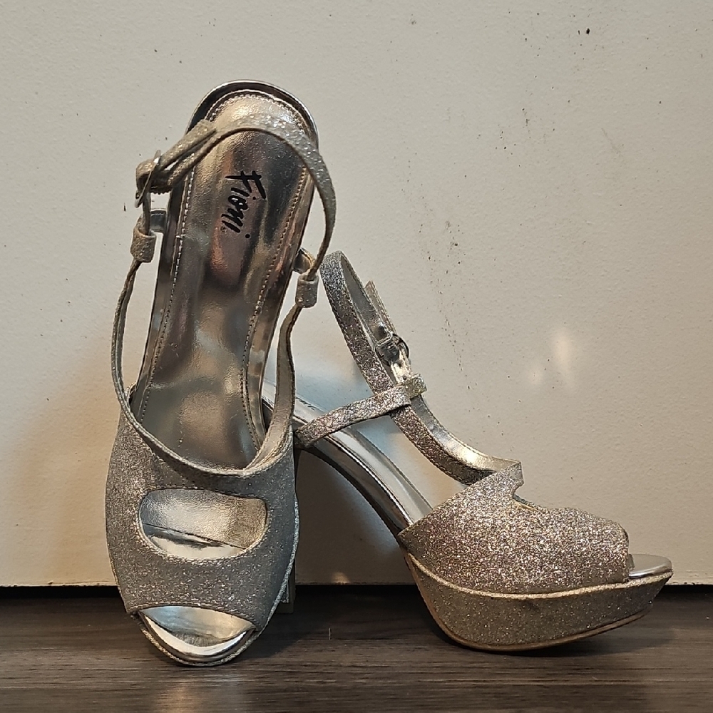 FIONI Clothing Silver Sparkle Heels with Adjustable Strap